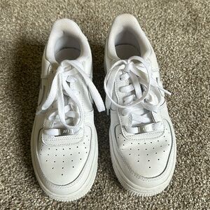 EUC girls AF1 Nike size 4y
